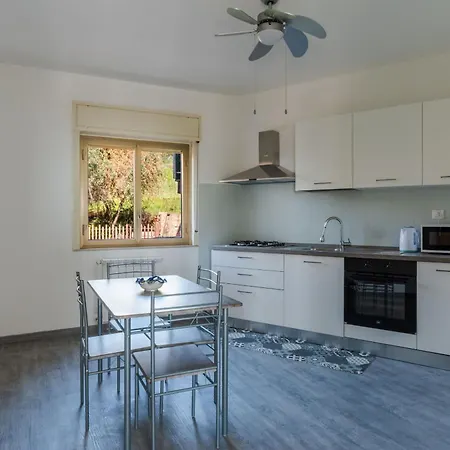 Oasi Azzurra Seaview By Wonderful Italy Apartmán